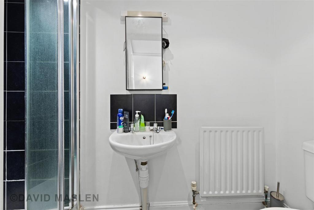 Bathroom (2).jpg