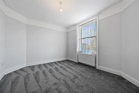 3 bedroom flat to rent - Acton Lane, London