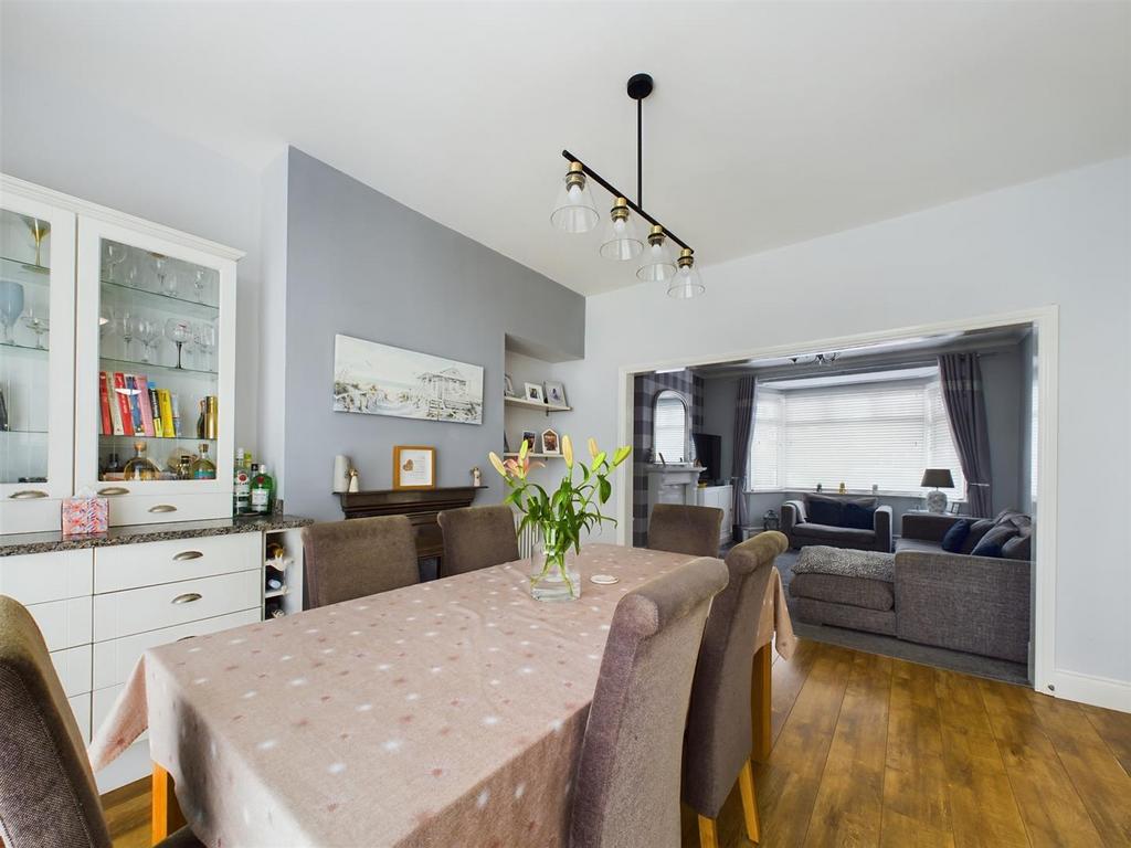 Kitchen 2.jpg