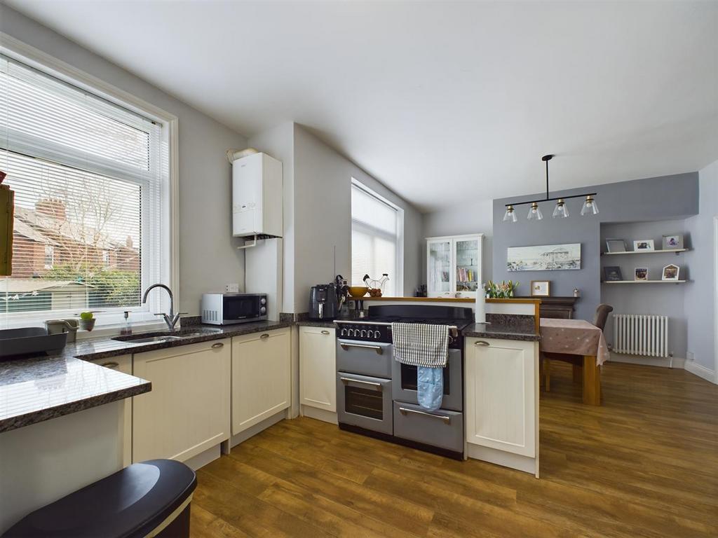Kitchen 4.jpg