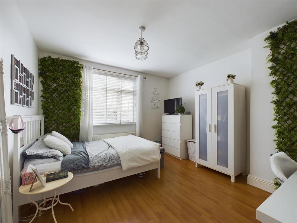 Bed 2.jpg
