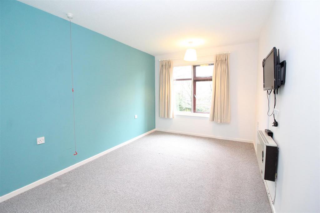 Bedroom 1.JPG