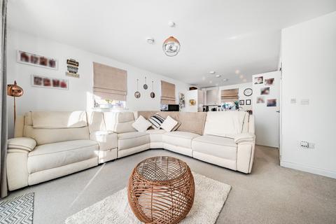 1 bedroom flat for sale, Castle Hill Drive, Ebbsfleet Valley, Swanscombe, DA10