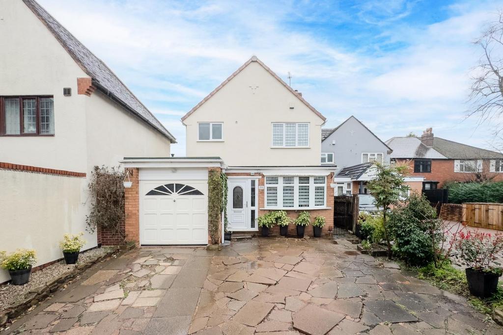 Mount Road, Penn 3 bed detached house for sale £330,000
