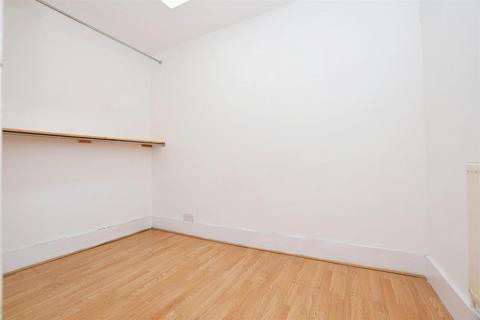 2 bedroom flat for sale, Archway Road, London