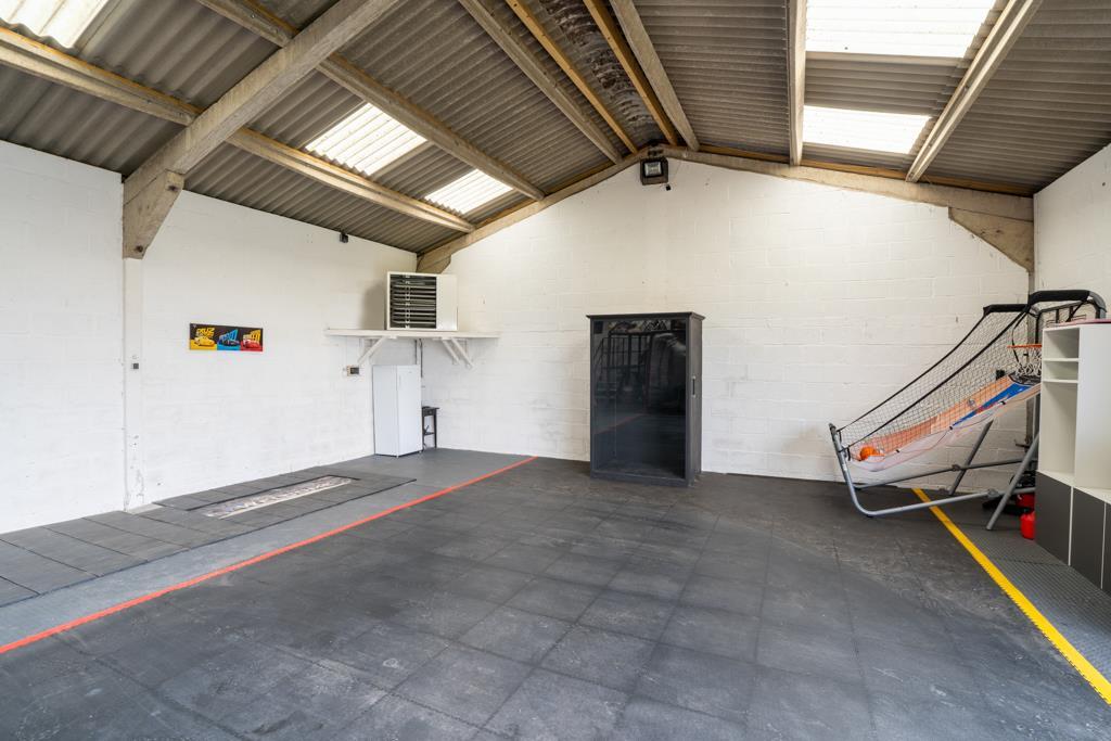 Multiple-Car Garage