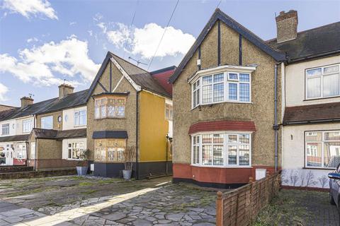 4 bedroom end of terrace house for sale - Roedean Avenue, Enfield