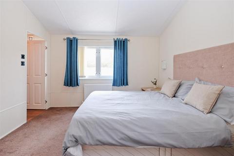 2 bedroom park home for sale - Alberta Holiday Park, Faversham Road, Seasalter, Whitstable