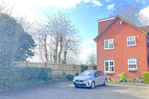 2 bedroom house for sale, Mallory Drive, Warwick
