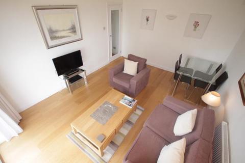 1 bedroom house to rent, Blair Court, London