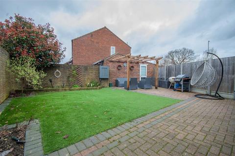 3 bedroom semi-detached house for sale - Pickwick Avenue, Newlands Spring, Chelmsford