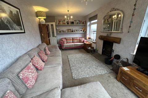 2 Birch Road, Uppermill, Oldham, OL3 6JN