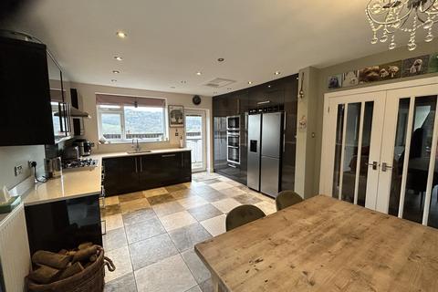 2 Birch Road, Uppermill, Oldham, OL3 6JN