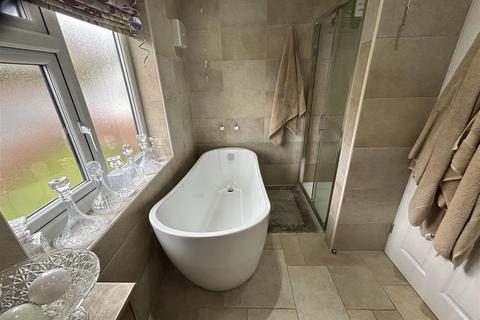 2 Birch Road, Uppermill, Oldham, OL3 6JN