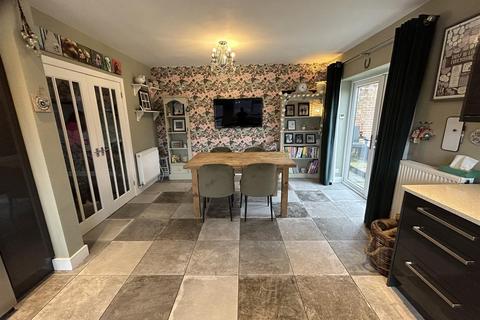 2 Birch Road, Uppermill, Oldham, OL3 6JN