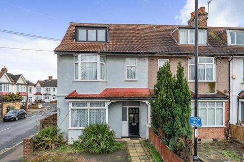 57 Thornsbeach Road, London, SE6 1EU