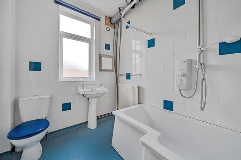 57 Thornsbeach Road, London, SE6 1EU