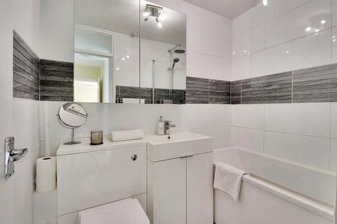 Flat 16, Spindle House Manor Road, Sidcup, DA15 7HY