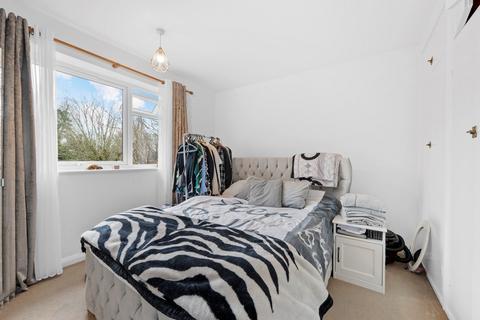2 bedroom maisonette for sale, Broomfield Court, Weybridge, KT13