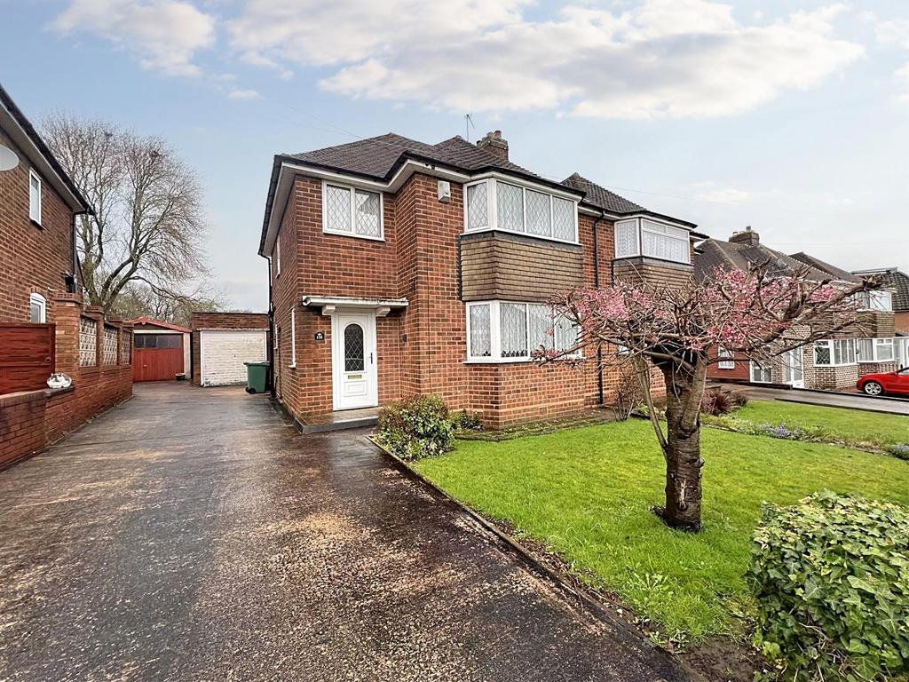 Pomeroy Road, Great Barr, Birmingham 3 bed semidetached house £285,000