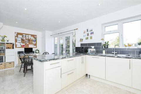 16 Keepers Farm Close, Windsor, SL4 4JA