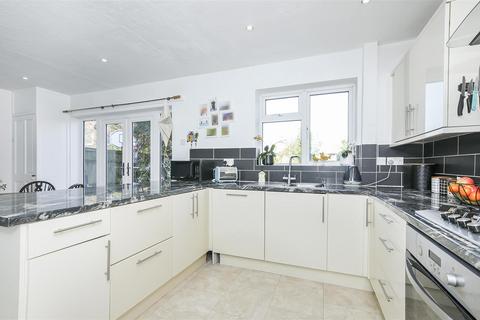 16 Keepers Farm Close, Windsor, SL4 4JA