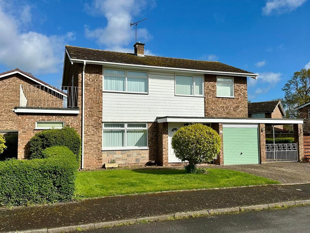 St Andrews Close, MoretononLugg, Hereford, HR4 4 bed detached house