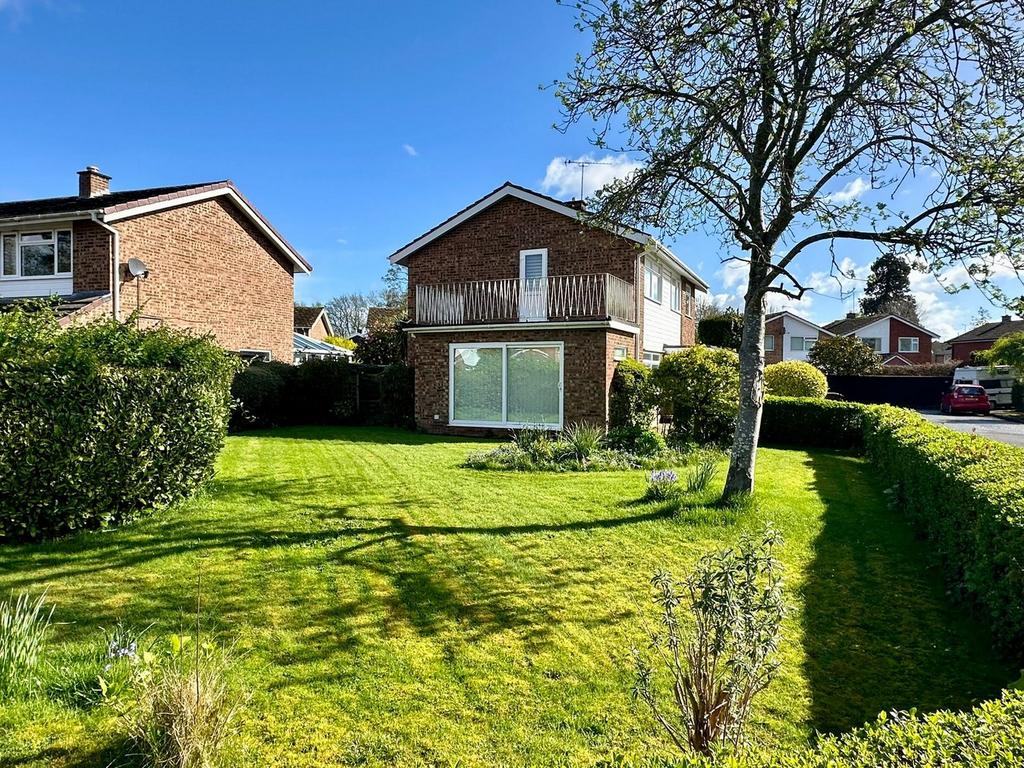 St Andrews Close, MoretononLugg, Hereford, HR4 4 bed detached house