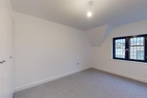 2 bedroom townhouse to rent, High Street, Stamford