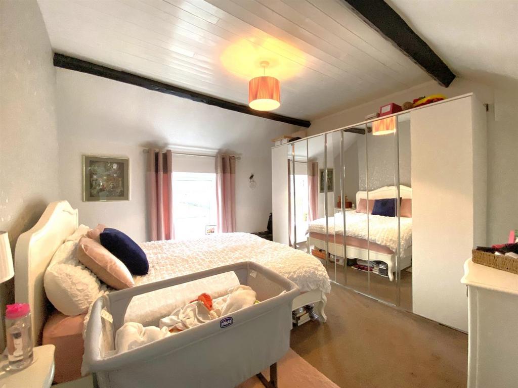 Bed1.jpg