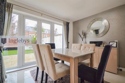 3 bedroom detached house to rent, Annan Gardens, Saltburn-By-The-Sea