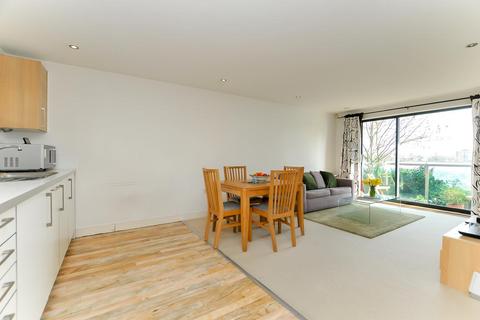 2 bedroom flat for sale, Green Lanes, London