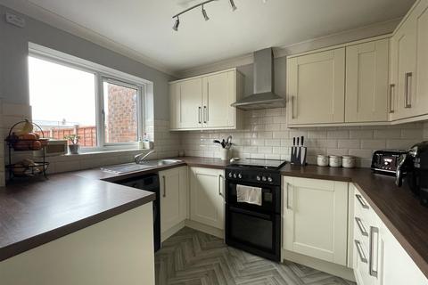 2 bedroom terraced house to rent, Hill Top Close, Ewloe, Deeside