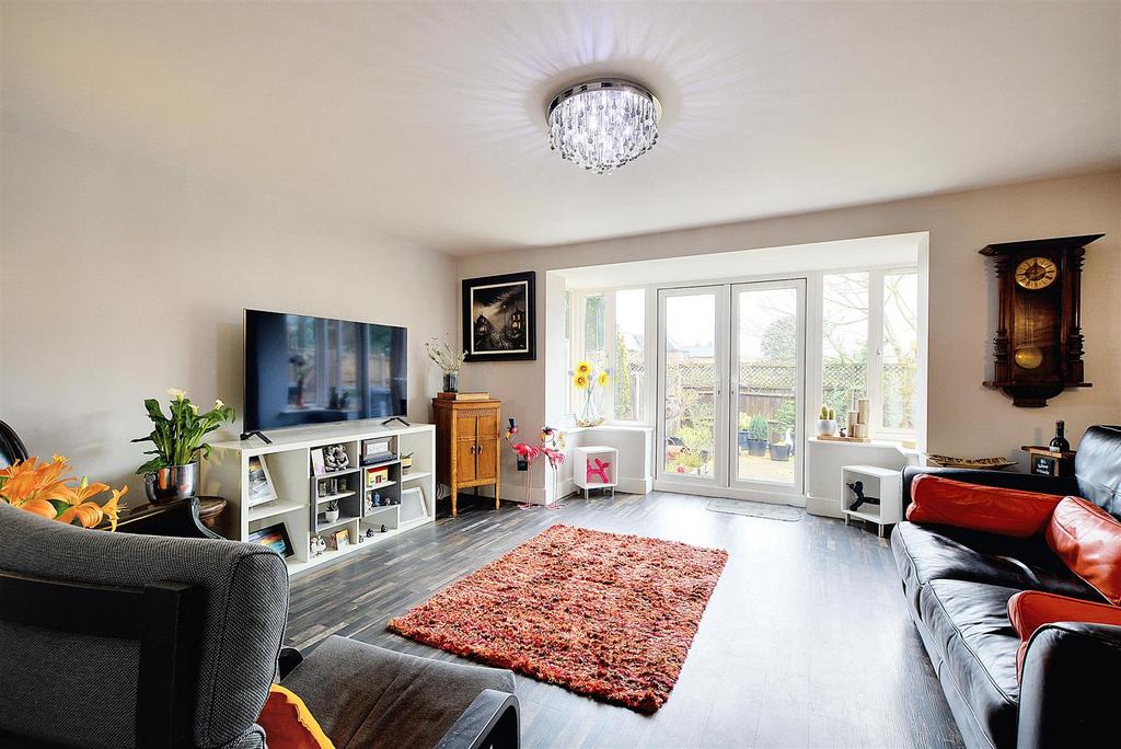 Lounge/Sitting Room