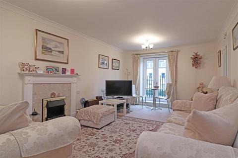 2 bedroom flat for sale, Ladbroke Road, Redhill