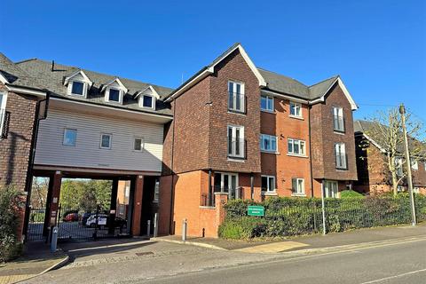 2 bedroom flat for sale, Ladbroke Road, Redhill