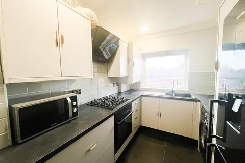 2 bedroom apartment to rent - Diana Close, South Woodford