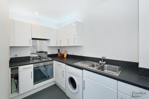 1 bedroom flat for sale, Warton Court, Cable Street, London, E1W