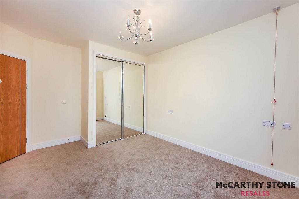 Walk-in wardrobe