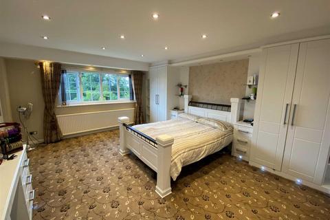 4 bedroom detached house to rent, Carlton Court, Hale, Altrincham