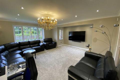 4 bedroom detached house to rent, Carlton Court, Hale, Altrincham