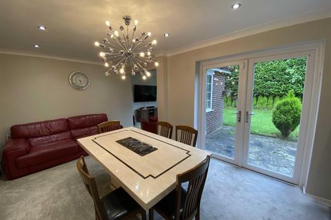 4 bedroom detached house to rent, Carlton Court, Hale, Altrincham