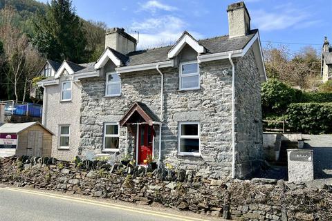 4 bedroom detached house for sale, School Hill, Trefriw