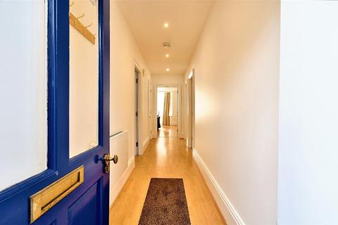 2 bedroom flat for sale, Clarence Mansions, Clarence Terrace, Leamington Spa
