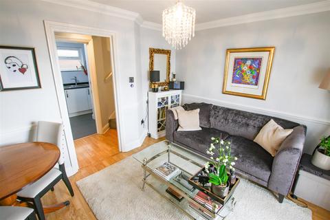 2 bedroom flat for sale, Uplands Road, Leigh-On-Sea