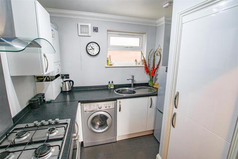 2 bedroom flat for sale, Uplands Road, Leigh-On-Sea