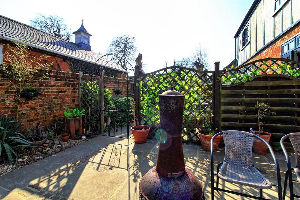 Baldock Road, Buntingford SG9 2 bed cottage for sale £287,500