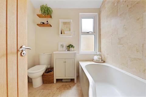40 Kenilworth Road, London, SE20 7QG