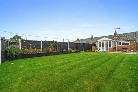 2 bedroom semi-detached bungalow for sale - Orchard Close, Great Oakley