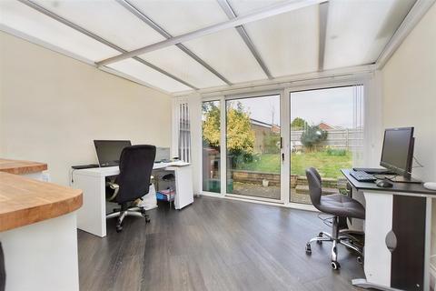 7 Berkeley Walk, Eastbourne, BN23 7PS